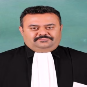 امین اکبری مقدم بهترین وکیل اراک