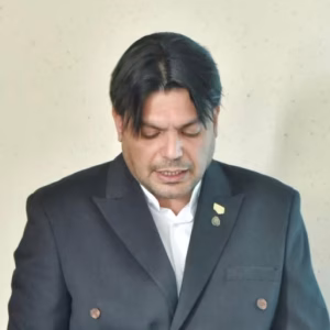 انوش اطمینان بهترین وکیل شیراز